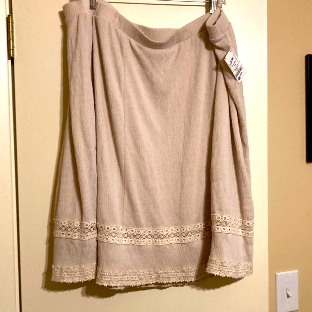 Level Eight khaki and cream skirt NWT